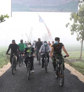 Dansatgas TMMD Bojonegoro Gowes Bareng Jangkau Desa Ngrancang - Jatimulyo